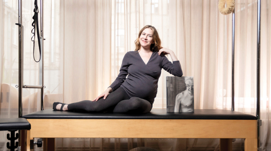 Lauma glezno savā darbavietā Polestar Pilates Latvija studijā.