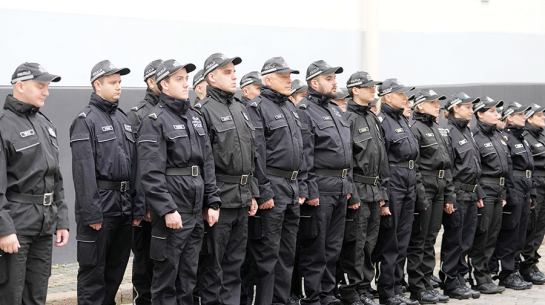 Rīgas vicemērs Edvards Ratnieks vēlas imigrantu tvarstīšanas reidos sūtīt pašvaldības policistus.