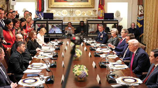 Donalda Trampa un Volodimira Zelenska tikšanās Baltajā namā 17. oktobrī.