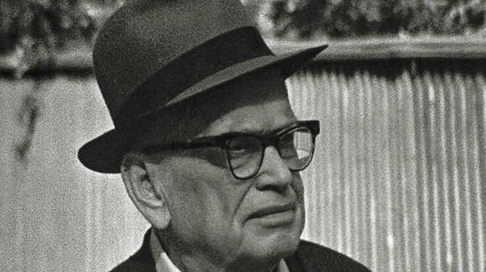 Fricis Menders Jūrmalā 1969. gada vasarā. Kadrs no Pauļa Lazdas filmētā materiāla viesošanās laikā Latvijā. Latvijas Nacionālā arhīva krājums