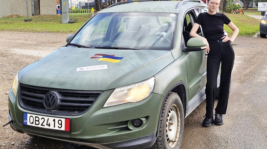 Laura Goldštrema tviterkonvoja ekspedīcijās bieži ir vienīgā meitene vīru vidū, taču aizbraukusi visvairāk reižu. Viņa uzsver, ka ekspedīciju skaitu nekrāj rekorda dēļ. «Braukšu, kamēr vajadzēs. Kamēr karš beigsies»