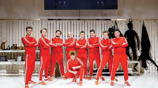 No kreisās: Kārlis Artejevs, Kārlis Ērglis, Sandis Pēcis, Kaspars Kārkliņš, Artūrs Irbe, Hugo Puriņš, Valts Skuja, Armands Kaušelis. Priekšplānā Mārtiņš Kalita, kas spēlē Rolandu Upatnieku.