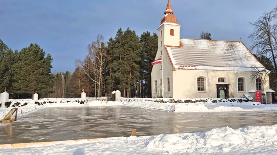 Slidotava pie baznīcas Skultē. Publicitātes foto