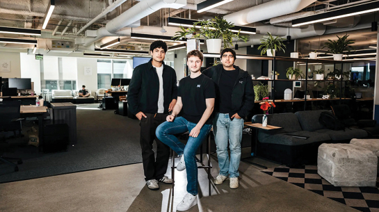 Mercor dibinātāji: Adaršs Hiremaths (no kreisās),  Brendans Fūdijs un Sūrjs Midhs.