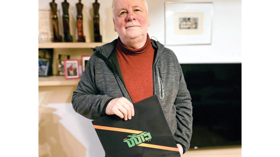 Pazīstamākais ODIS dalībnieks Arnis Mednis ar jauno skaņuplati. Publicitātes foto