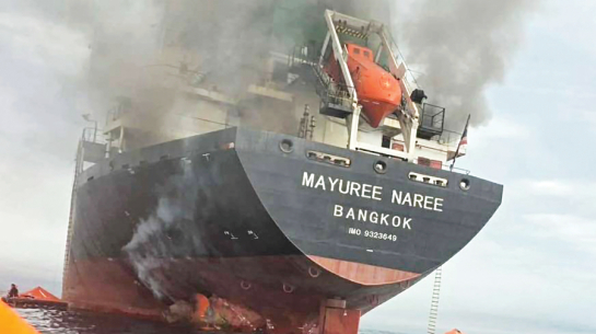 Ugunsgrēks uz Taizemē reģistrētā kravas kuģa 11. martā, kad tam trāpīja irāņu drons aptuveni 11 jūras jūdzes (20 km) no Omānas krastiem. Omānas krasta apsardze evakuēja 20 apkalpes locekļus, bet trīs pazuduši bez vēsts. Todien tika reģistrēti seši uzbrukumi jūrā, tajā skaitā ar sprāgstvielām bruņotas ātrlaivas taranēja divus tankkuģus.