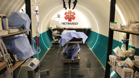 Ogļrūpniecības un tērauda ieguves uzņēmums Metinvest aizsardzībai un humānajam atbalstam atvēlējis aptuveni 172 miljonus eiro, tajā skaitā būvējot frontes hospitāļus un komandpunktus. Foto no uzņēmuma arhīva