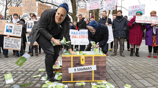 2020. gada 29. janvāris. Protests pie Igaunijas parlamenta pret brīvprātīguma principu pensiju 2. līmenī. Tomēr parlaments ar 56 pret 45 balsīm šo iniciatīvu apstiprināja.