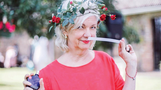 Marika Rozenberga zināšanās par smaržām dalās ne tikai pašas veidotā blogā un Instagram profilā, bet arī dažādās meistarklasēs. Foto — Sandra Garanča