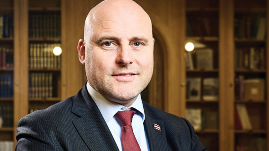 «Esmu dabīgs, gribu būt atklāts pret sabiedrību. Reizēm es par daudz pasaku. Pilnīgi piekrītu, katram premjera vārdam ir svars. Pie tā ir jāpiedomā.»