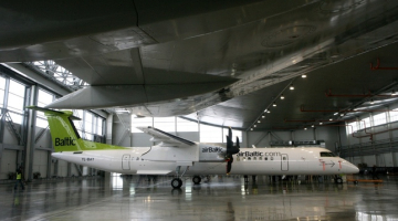 &#39;&#39;airBaltic&#39;&#39; Rīgas lidostā prezentē ceturto jauno &#39;&#39;Bombardier&#39;&#39; lidaparātu. Foto: Evija Trifanova, LETA