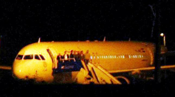 No Maskavas izlidojusī lidmašīna tika nosēdināta Ankarā, lai noskaidrotu, kādu aizliegtu kravu Sīrijai tā ved. Foto: AFP/LETA