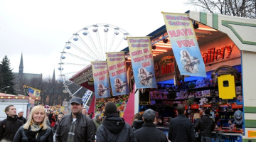 Atrakcijas pavasarī Esplanādē Rīgas centrā. Foto: Ieva Čīka, LETA