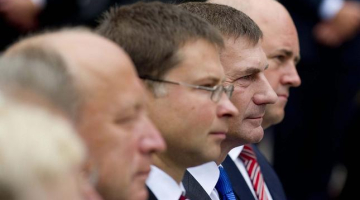 Baltijas valstu premjerministri Andrius Kubiļus (Lietuva, no kreisās), Valdis Dombrovskis un Andruss Ansips (Igaunija) pirms pāris gadiem Stokholmā kopā ar Zviedrijas premjeru Fredriku Reinfeltu, atceroties baltiešu pirmdienu mītiņus. Foto: EPA/LETA