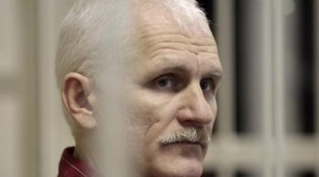 Baltkrievu disidents Aļess Beļackis tiesas zālē. Foto: ELTA/LETA