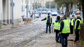 "Rīgas satiksmes" biļešu kontrolieri. Foto: Edijs Pālens, LETA