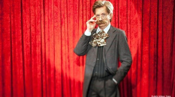 Blaumaņa lomas tēlotājs Andris Freidenfelds bēdīgi slavenajā LTV raidījumā. Publicitātes foto