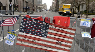 Policijas nožogojums Bostonas maratona ielā. Foto: EPA/LETA