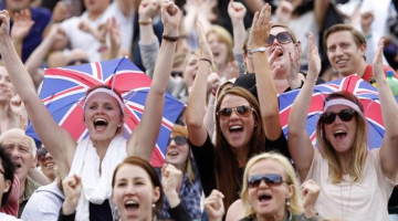 Britu tenisa līdzjutējas. Foto: EPA/LETA