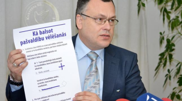 Centrālās vēlēšanu komisijas priekšsēdētājs Arnis Cimdars preses konferencē informē par 1.jūnija pašvaldību vēlēšanām. Foto: Renāte Briede, LETA