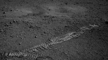 Robota pēdu foto uz Marsa. Foto: AFP/LETA/NASA