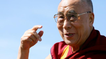 Dalailama ierodas Rīgā. Foto: Dmitrijs Suļžics, F64