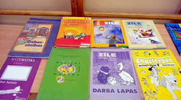 Skolēnu darba burtnīcas. Foto: Lita Krone, LETA