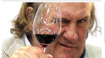 Franču aktieris Žerārs Depardjē fotogrāfijā, ko publicējis britu izdevums "Times"