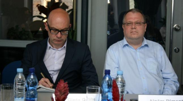 Nacionālās elektronisko plašsaziņas līdzekļu padomes (NEPLP) loceklis Gints Grūbe (no kreisās) un NEPLP priekšsēdētājs Ainārs Dimants. Foto: Andrejs Baburovs, LETA