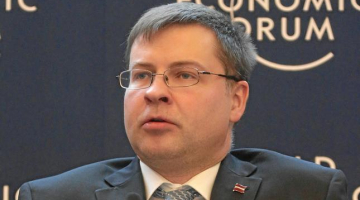 Valdis Dombrovskis uzstājas diskusijā Davosā. Foto: swiss-image.ch/Photo Remy Steinegger