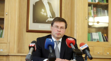 Valdības vadītājs Valdis Dombrovskis preses konferencē. Foto: Edijs Pālens, LETA