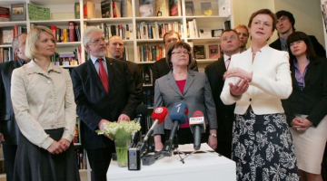 Vairāki cilvēki no &quot;Meierovicas biedrības&quot; iestājušies PS. Viņu vidū arī Sarmīte Ēlerte, kas ir arī biedrības valdē. Autors: Evija Trifanova, LETA