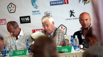 Aleksandrs Šenkmans (no kreisās), Raimonds Pauls un Igors Krutojs "Jaunā viļņa" preses konferencē. Foto: Nora Krevneva, F64
