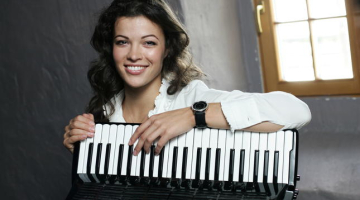 Akordeoniste Ksenija Sidorova, foto Lauris Vīksna, f64