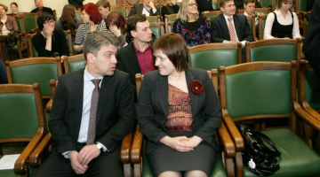 Jaunievēlētais Tisībsargs Juris Jansons un tiesībsarga amata kandidāte Anita Kovaļevska. Foto Raitis Plauks/f64