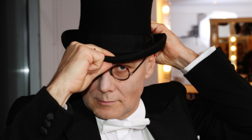 Aktieris Juris Kalniņš izrādē atveidos Kārli Ulmani. Foto Kaspars Krafts, f64