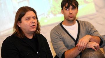 Filmas režisors Aigars Grauba (no kreisās) un galvenās lomas atveidotājs aktieris Jānis Āmanis. Foto: Evija Trifanova, LETA