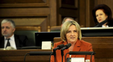 Iveta Grigule Saeimas tribinē. Foto: Romāns Kokšarovs, F64