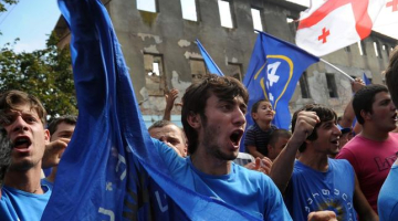 Protestētāhi Zugdidi pilsētā. Foto: AFP/LETA