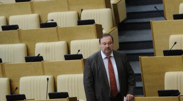 No Valsts domes izraidītais Genādijs Gudkovs. Foto: ITAR-TASS/LETA