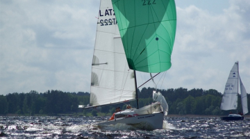 Latvijas jahta &#39;&#39;Micros&#39;&#39; pasaules čempionātā Francijā. Autors: Valdis Ēlerts