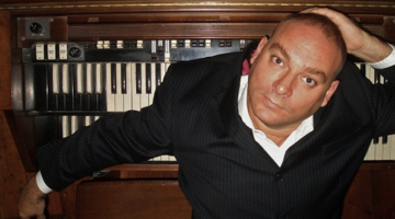 Džeimss Teilors pie savām Hammond ērģelēm