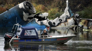 "Jak-42" pēc katastrofas pērngada 7.septembrī. Foto: AFP/LETA