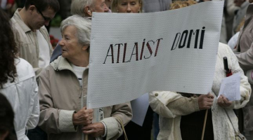 Iedzīvotāju protesti pie Jūrmalas domes mēru maiņas dienā. Autors: Andrejs Teretjevs, F64
