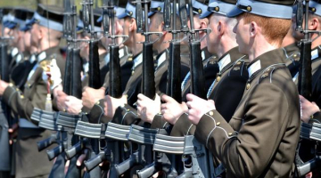 Goda sardze Brāļu kapos. Foto: Renāte Briede, LETA