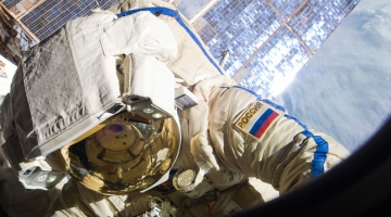 Krievu kosmonauts Visumā. Foto: AFP/LETA