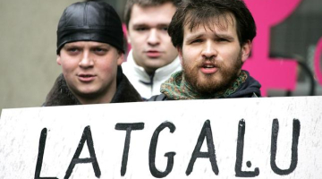 Pirms dažiem gadiem pie Saeimas piketā latgaliešu valodas un radio aizstāvībai. Foto: Mārtiņš Cīrulis, F64