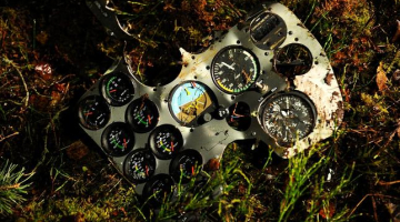 Bukultos nokritušās amatieru lidmašīnas atlūzas. Foto: Ieva Čīka, LETA