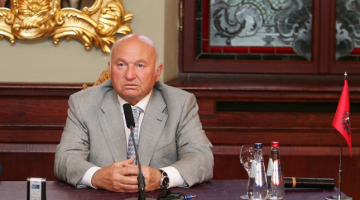 Jurijs Lužkovs vēl Maskavas mēra statusā vizītes laikā Rīgā. Foto: Mārtiņš Zilgalvis, F64