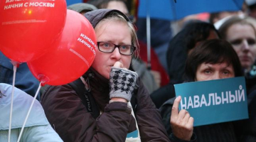 Opozīcijas līdera Alekseja Navaļnija atbalstītāji Maskavas mēra vēlēšanās ir nobažījušies. Foto: ITAR-TASS/LETA